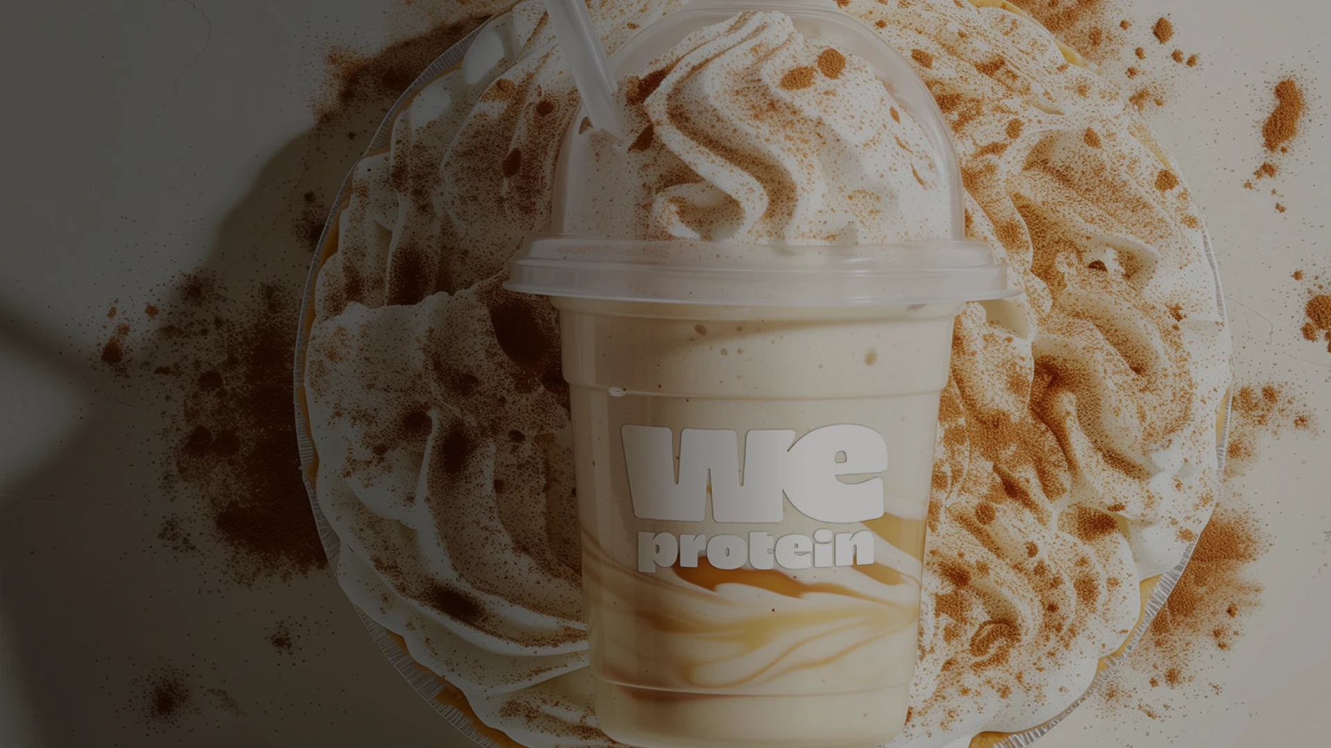 Shake de proteína da We Protein com identidade visual aplicada em embalagem da marca.